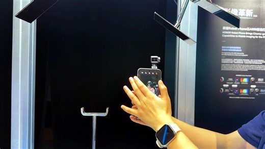 El modo seguimiento del Honor Robot Phone en acción