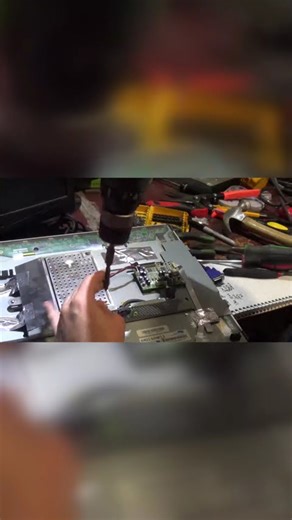 Flat Screen Teardown! Is there any GOLD left in modern monitors?