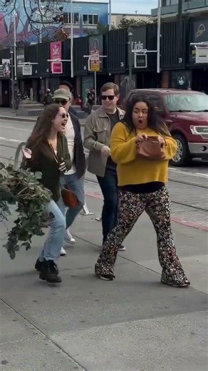 “This Tree Suddenly MOVED! Public Shocked! 😱😂”