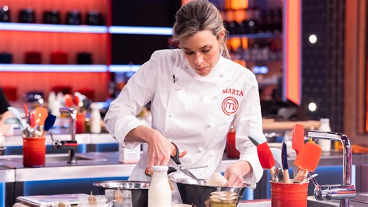 Marta Sanahuja, Delicious Martha, cocina un postre con pistacho en MasterChef