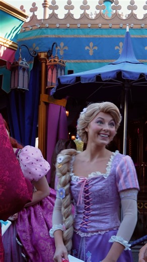 Flynn & Rapunzel Vs Cinderella's Sisters and Stepmother at Disneyland! #disney #disneyland #tangled