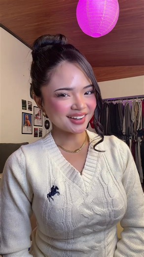 Easy Hairstyle Tutorial: Simple Half Up Half Down & Bun Ideas