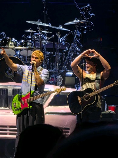 ✨️ Secret Song at 5sos tonight in Noblesville, IN ✨️ #5secondsofsummer #5sos #everyonesastartour #concert
