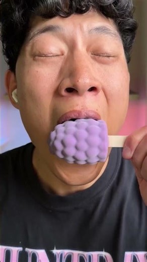 Chinese Grape Ice Cream 🇨🇳 vs American Lunchly 🇺🇸