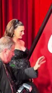 The Shocking Truth About Anne Hathaway’s Secret Pregnancies & Fake Bump Conspiracy Explained!