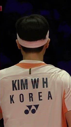 How did this stay in? #shorts #badminton #BWF