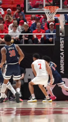 Arizona Basketball on Instagram: "Arizona Basketball, we brake for no one 💨"