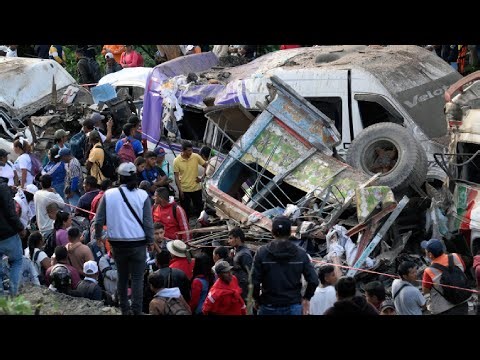 Mueren al menos siete personas en un atentado terrorista en Colombia | Noticias Telemundo