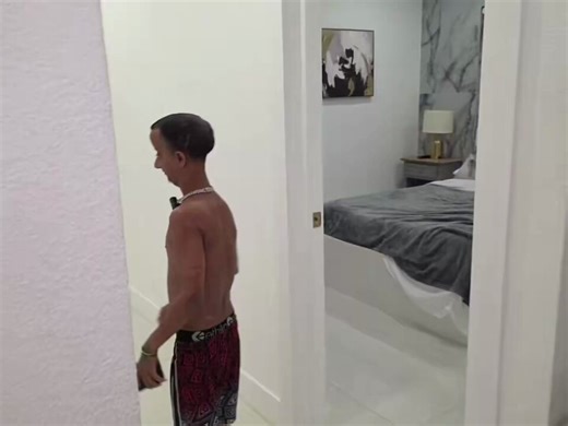 🔴 “Streamer Baby Alien ended his livestream after getting into a fight following an incident in which he allegedly found his girlfriend with a friend in the bathroom alongside a dwarf.”