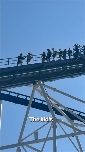Riders evacuate 245-foot tall roller coaster after power fails #shorts