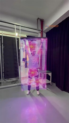 This Flying LED Display Turns the Sky Into Canvas. #yuchip #flyingledscreen #droneshow #leddisplay