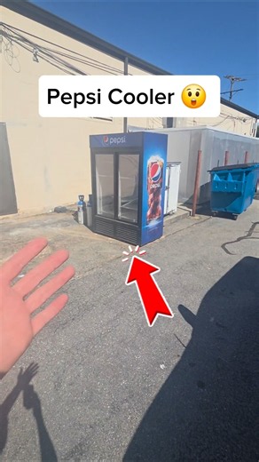 I found a vintage soda machine dumpster diving! What would you do? #dumpsterdiving