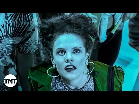 Time’s Up: The Aliens Launch Their Attack [CLIP] | Independence Day (1996) | TNT