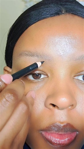 Eyebrow Growth Hacks for Fuller Brows