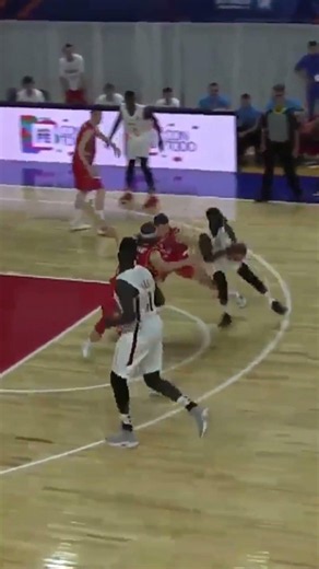 That move came straight from the streets 🔥#FIBAU17