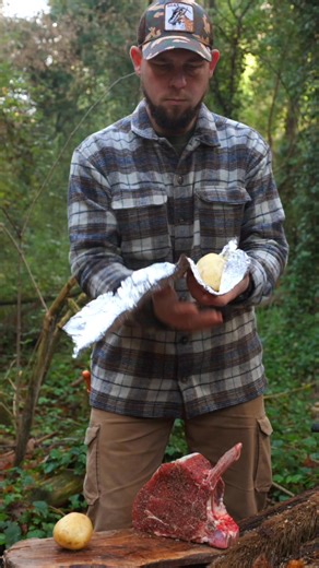 Tender beef seared over an open fire, paired with crispy rice cakes and whipped onion cream. A rustic dining experience in the heart of the forest. #CampfireCooking #OutdoorDining #RusticCuisine #Cooking | Cook Loop