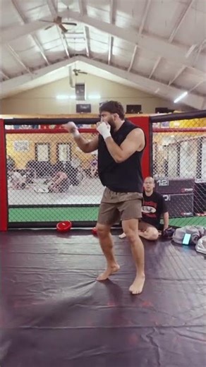 Arman‘s and Khamzat‘s training camp. Coach on switching stances!