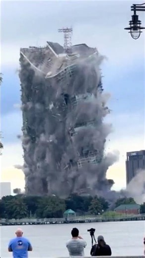 Louisiana's Tallest Tower Comes Down