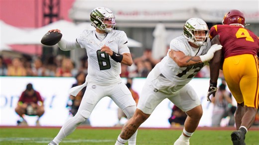 Dylan Raiola leads No. 20 Oregon past No. 12 USC 41-27 after Dante Moore’s frightening injury