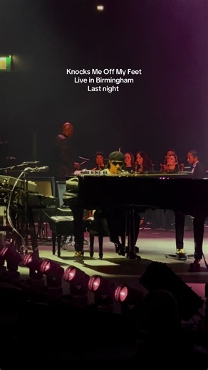 Stevie Wonder - Knocks Me Off My Feet Live in Birmingham