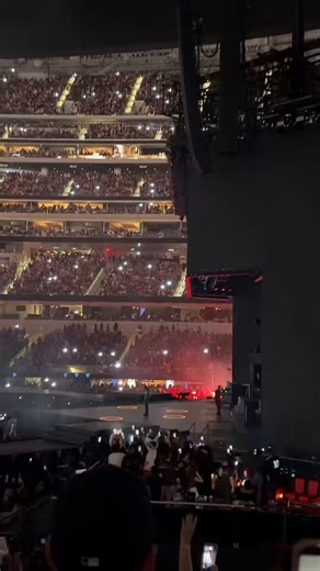 The moment Chris Brown brought out Ye at the R B Tour to perform “Runaway” at SoFi Stadium tonight. 😭🐐🔥🔥 https://t.co/BevJmQUxyg