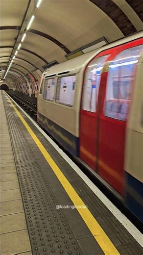 BAKERLOO LINE | TRAIN LEAVING STATION #tfl #underground #train #fyp #explore