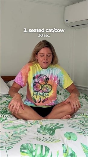 5 gentle bed stretches to wake up and feel good ☀️