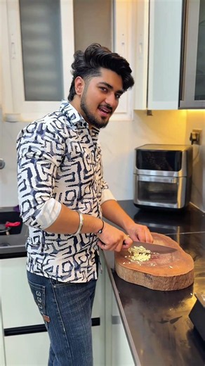Iska to kuch zyada hi dimaag chal raha hai.😒 #cooking #food #recipe #vlog #explorepage #shorts