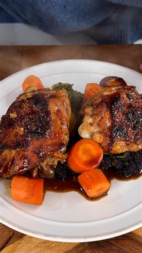 8 Ingredient Honey Garlic Chicken Recipe, Celebrating Tasty UK joining @weare8 #chickenrecipe #easyrecipes | Tasty