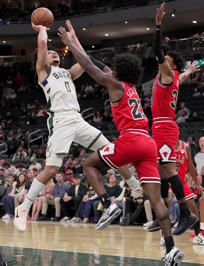 Lottery picks Brayden Burries, Caleb Wilson face off as Bulls beat Bucks 125-104