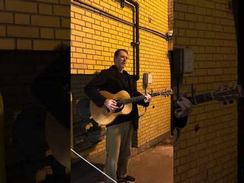 Clay Pigeons(Blaze Foley cover)busking @hellswelles Toronto