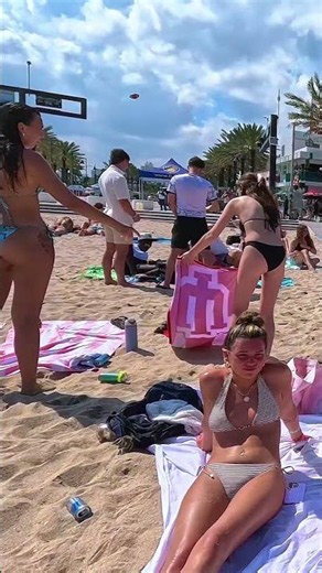 🇺🇸 Fort Lauderdale Beach a Hot Day in Florida
