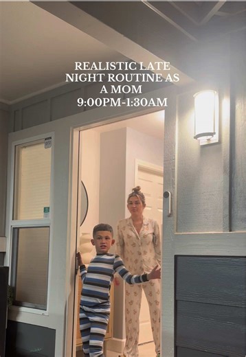 REALISTIC LATE NIGHT ROUTINE TO SEE THE LIGHTS WITH THE BOYS🎄🎅🏼✨ @Goosebumps @Redken @Matrix @VEGAMOUR @Living Proof, Inc. @Saltair Body #nightroutine #realisticmomlife #momlife #momof2 #boymom