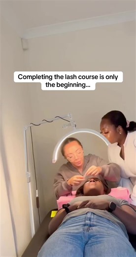 Doing the lash course is only the beginning… After that comes practicing on models, improving your speed & retention, creating content to post on social media and getting your first paying clients (in that order!) And this is where I find a lot of students end up giving up My in person lash training courses include support with all of the above so that you leave with an understand of how to market yourself, the exact steps to take to get your first paying clients AND a relationship with someone 