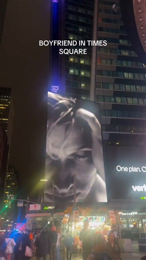 Stephen Kalyn’s Verizon Commercial playing in Times Square!thesecretofjess_ via TikTok