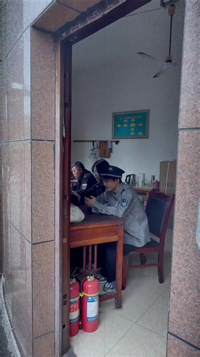 Shadow of the Sun: A Chinese Girl's Home at Shenzhen High School 🌹