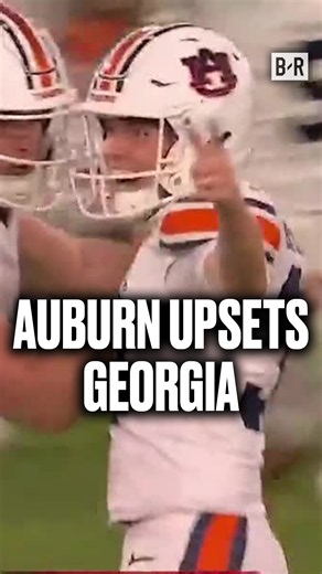 Gunner Stockton’s late fumble costs Georgia 😮