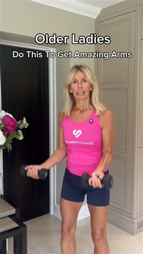 Here’s a quick and easy beginner arm workout that you can do at home. Do this 2-3 times a week and increase the weight when it becomes too easy. 💪🏽 | Petra Genco