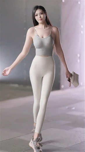 Who wouldn't love the back view of a hot girl like this? Her confident walk is just so eye-catching.