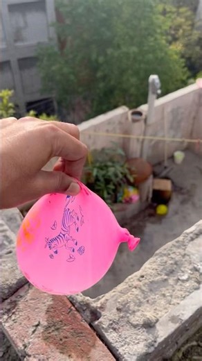 Experiment: Will a water balloon explode when it rolls down from a tall building?💥🎈#satisfying