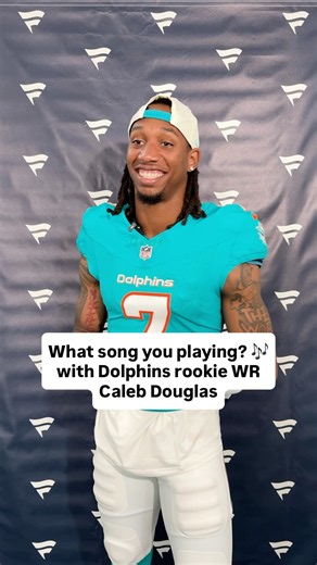 Jaws theme music is wild 🦈 😂 @MiamiDolphins @NFL @nflpa