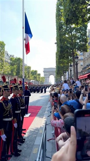 Honor Guard Flag-Raising on Champs-Élysées 🇫🇷 | Paris Midday
