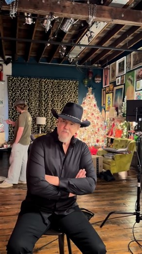 They don't call it "The Christmas Song" for nothing! 🎄 | Trace Adkins