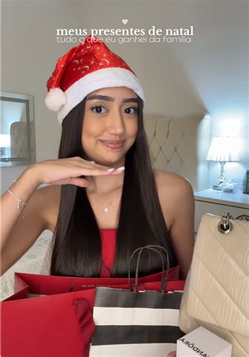Gravei antes de viajar migass! Vcs também ganharam presentinhos esse ano? 🤍 #fyp #natal #presente