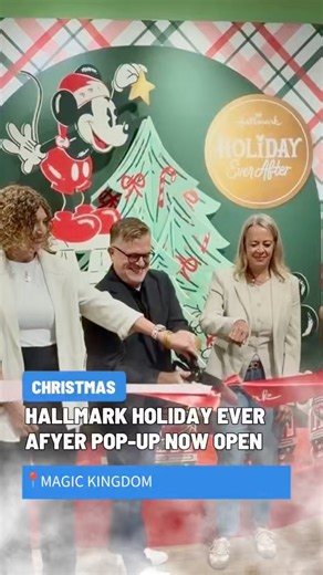 HALLMARK CHRISTMAS AT DISNEY SPRINGS!