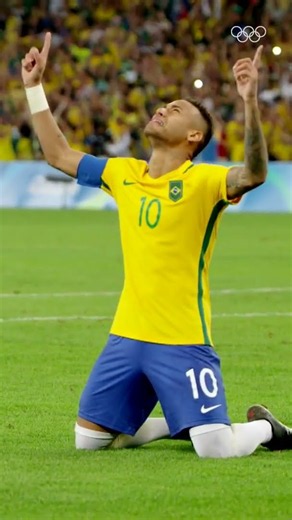 Neymar with the last penalty kick at the Maracanã to win Olympic gold for Brazil. 🥇