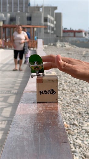 Fingerboard session outside ☀️