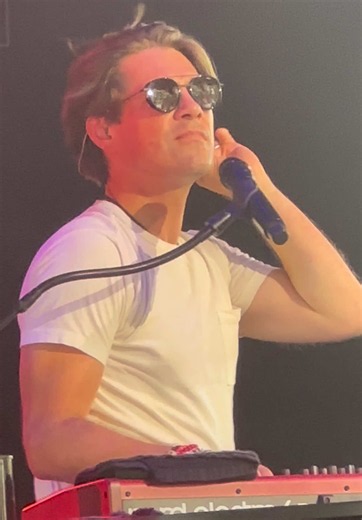 🎵“Don’t Let Me Down” #Hanson #Epcot2026 #TaylorHanson 💪🏻😎 #Disney #ZacHanson 💙🥁✨ @HANSON @Taylor Hanson