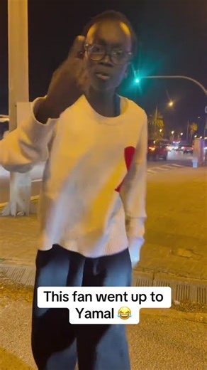 Lamine Yamal encountered this young fan 😄 (via @lamine.yamal/TT)