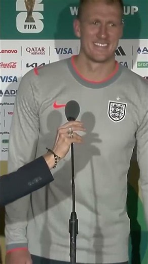 Not Dan Burn being too tall for the media microphone 😅🎤